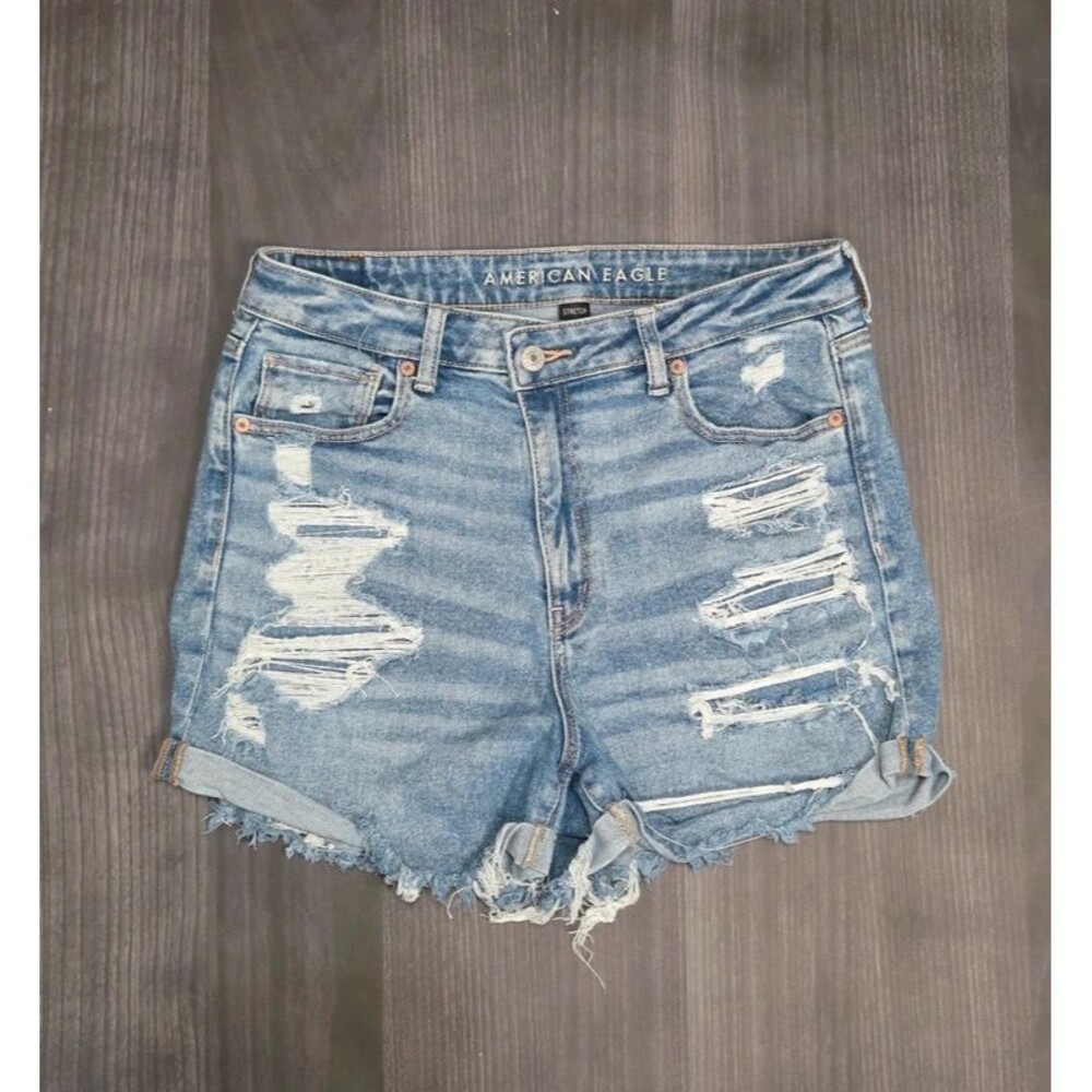 American Eagle Mom Shorts Lightwash Destressed Stretch Waistband Size 10